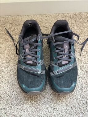 On Running Cloud Women's Running Shoes in Black/Gray